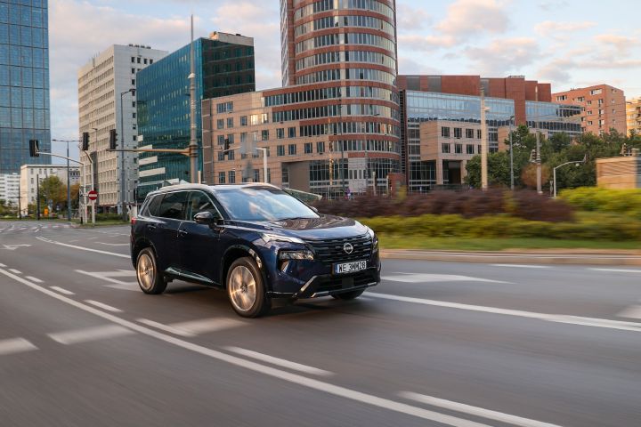 Nowy Nissan X‑Trail Tekna+ – ujęcie dynamiczne