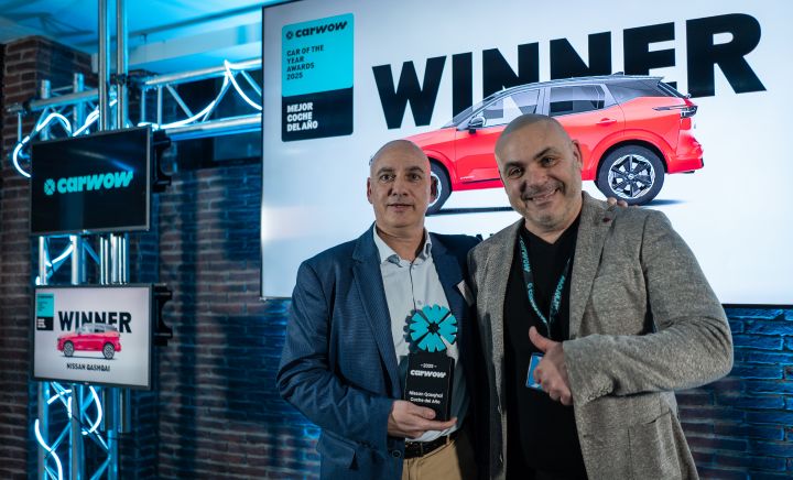 David Barrientos recoge el premio Coche del Año al Qashqai de CARWOW