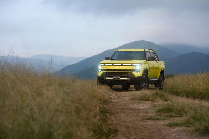 Nissan debuts the Frontier Pro PHEV globally in Mexico.