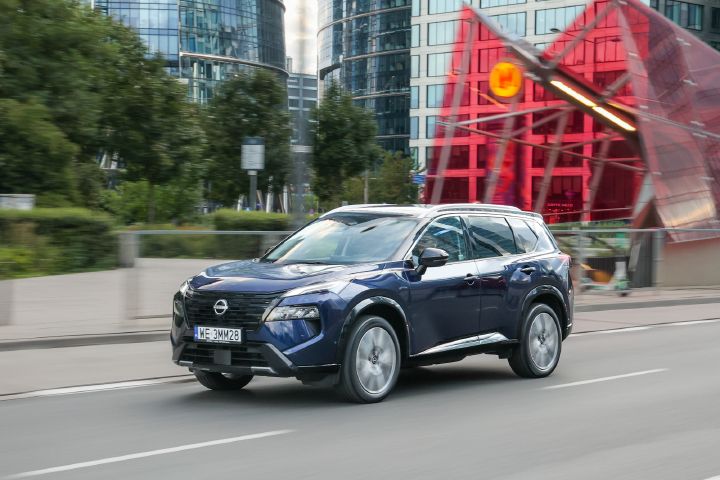 Nowy Nissan X‑Trail Tekna+ – ujęcie dynamiczne