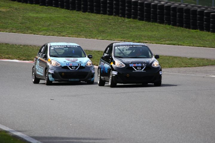 Kevin King (#40) et Jesse Lazare (#21) roulant sur la piste.