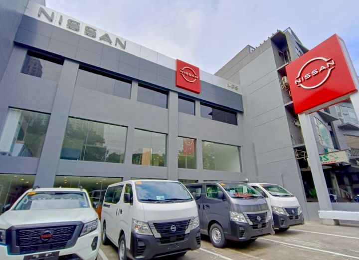 A photo of Nissan Cars parked in front of Nissan Libis dealership