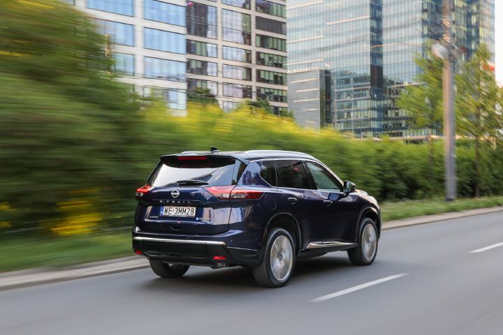 Nowy Nissan X‑Trail Tekna+ – ujęcie dynamiczne