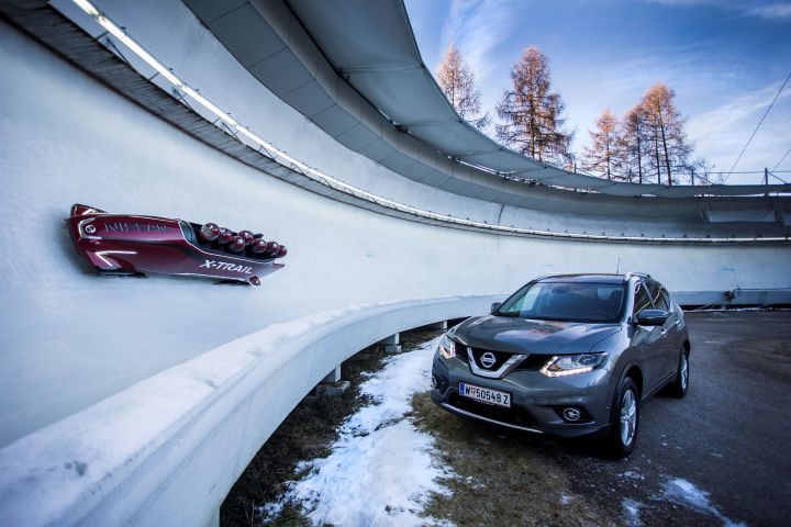 Nissan X‑Trail Bobsleigh riding on the wall racing a Nissan X‑trail