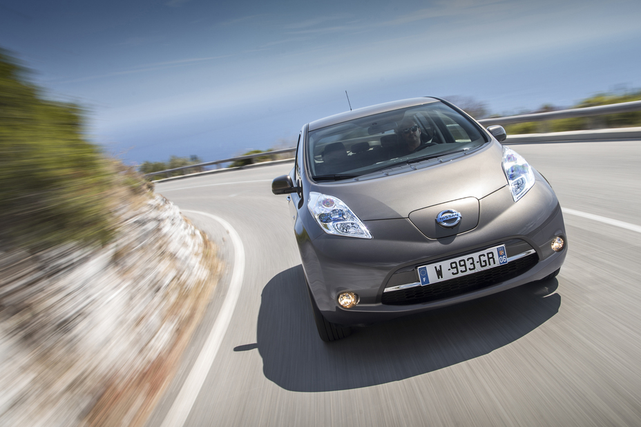 2016 LEAF 30 kWh delivering 155 mile range