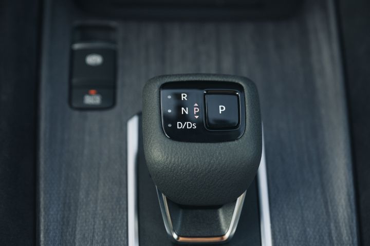 Automatik-Gangwahlhebel im Innenraum des Nissan Qashqai