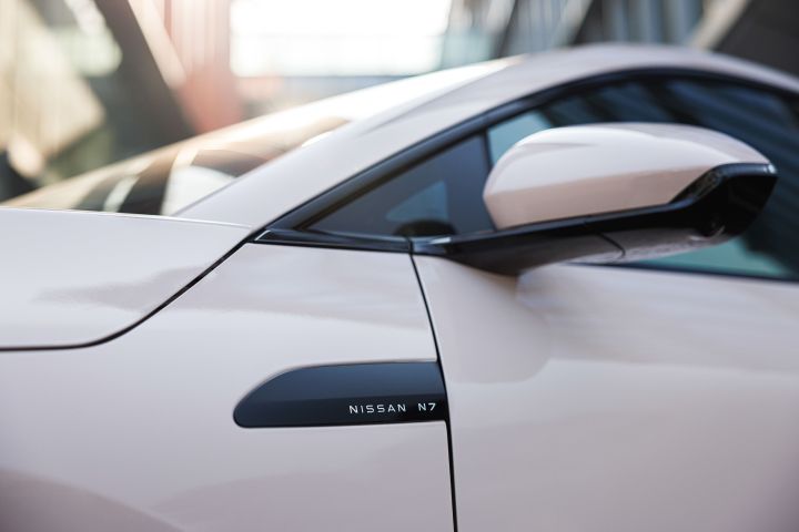 A close up image showing exterior details of the all-new Dongfeng Nissan N7 sedan