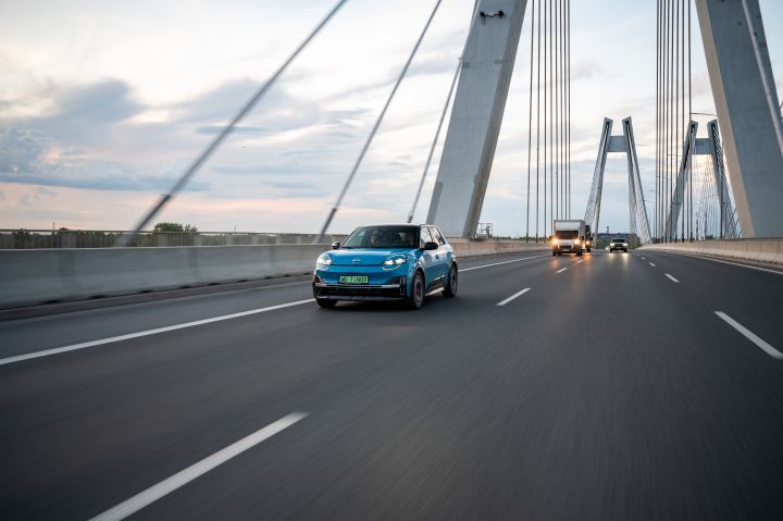 Nowy elektryczny Nissan Micra – ujęcie dynamiczne
