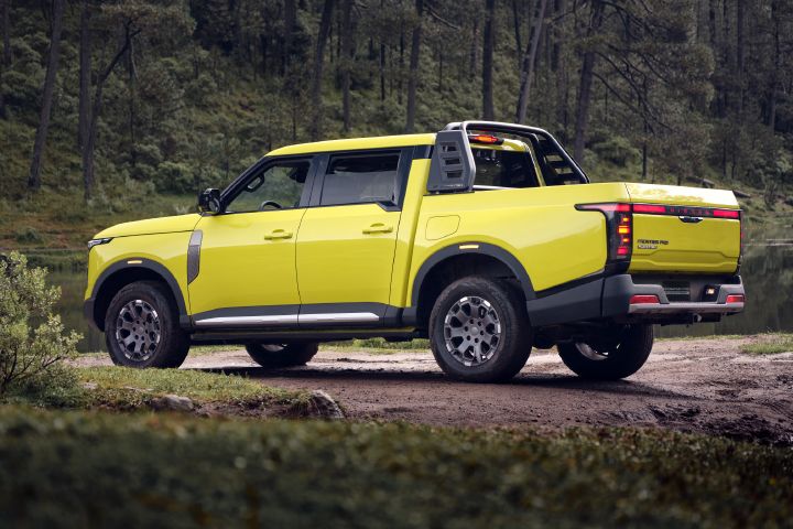 Nissan debuts the Frontier Pro PHEV globally in Mexico.