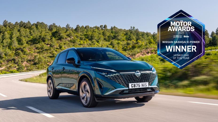 A green Nissan Qashqai e-POWER, winner of the 2025 Hybrid Car of the Year award