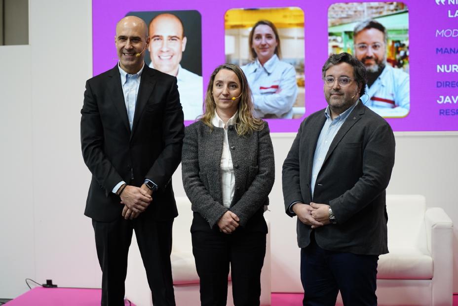 Nuria Cristóbal, directora de la planta de Nissan Ávila, Javier Amador, responsable de desarrollo de negocio, Luis Bajo, S. Manager Corporate Communications NMISA en Advanced Manufacturing Madrid