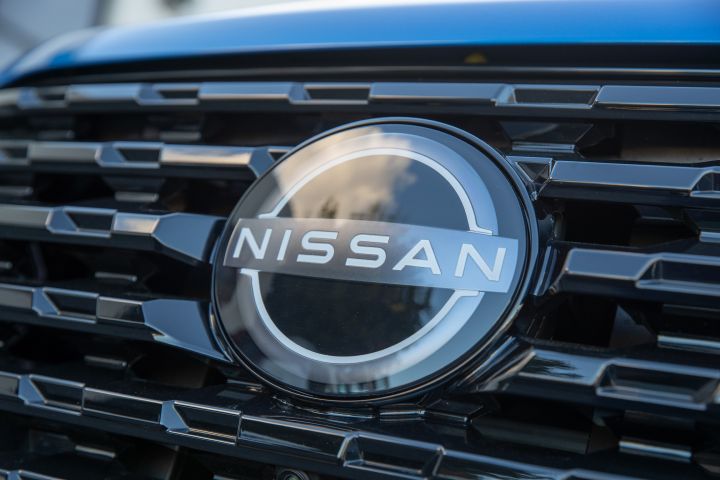 Close-up of the grill and Nissan emblem on the 2024 Nissan Kicks