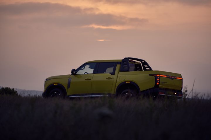 Nissan debuts the Frontier Pro PHEV globally in Mexico.