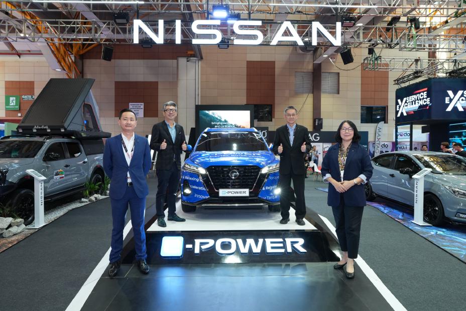ETCM Management posed with Nissan e‑POWER