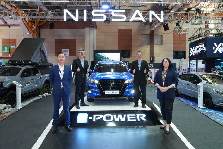 ETCM Management posed with Nissan e‑POWER