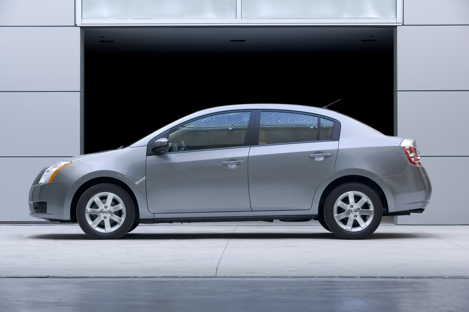 a gray 2008 Nissan Sentra parked outside