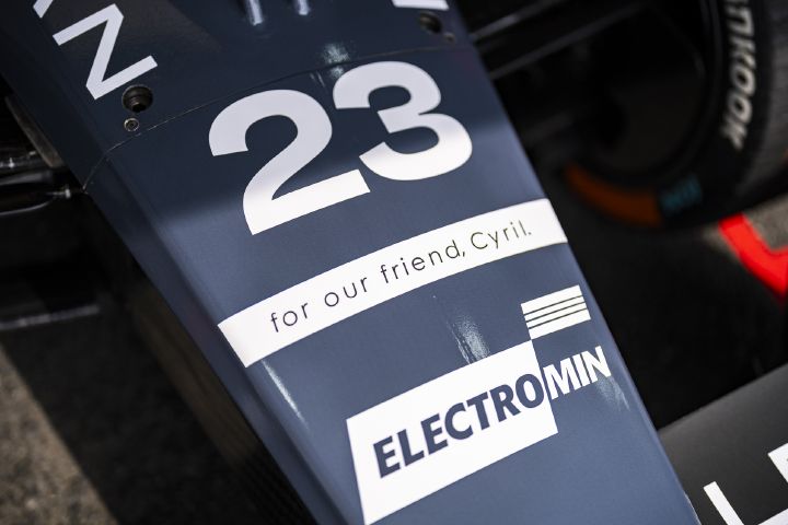 Die Frontpartie des Nissan Formular E Rennwagens mit der Startnummer 23 als Hommage an Cyril Blais.