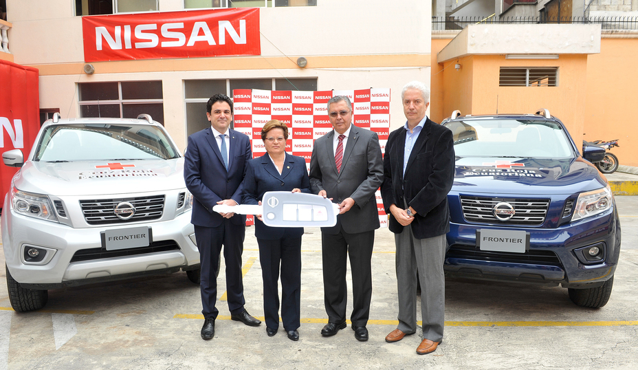 Nissan dona dos NP300 Frontier a la Cruz Roja en Ecuador