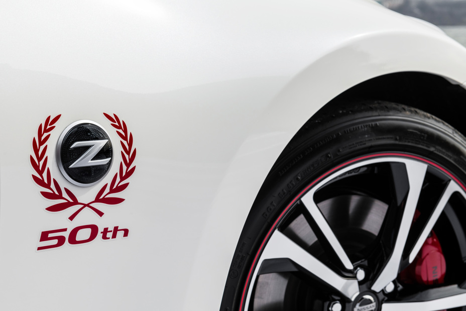 新品　JULYNINE WHITE*SILVER LOGO-T 2020 Nissan 370Z 50th Anniversary Edition