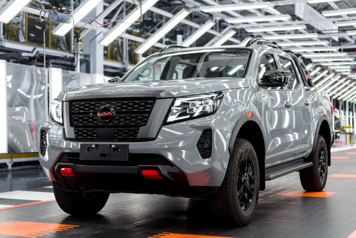 Vista frontal izquierda de la renovada Nissan Frontier