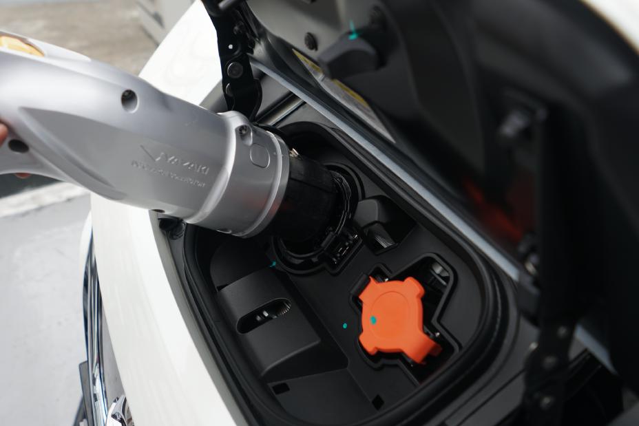 LEAF Charging Photo 6