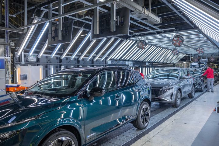 Nissan Qashqai im Lichttunnel der Endkontrolle im Nissan Werk Sunderland
