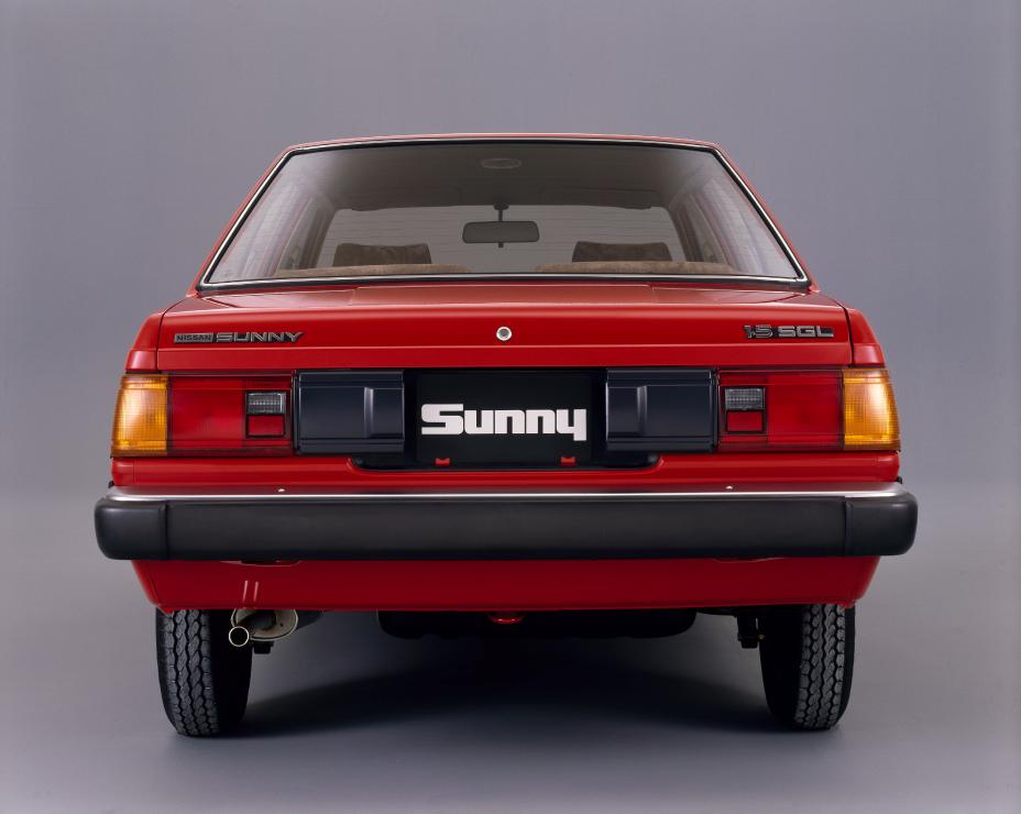 Nissan Sunny sedan exterior