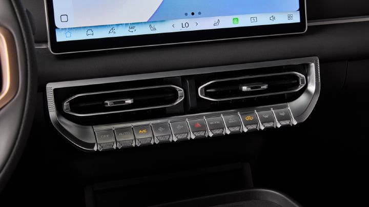 Nissan debuts the Frontier Pro PHEV globally in Mexico.