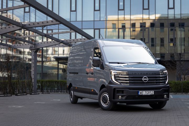 Statyczne ujęcie przodu Nissan Interstar LCV