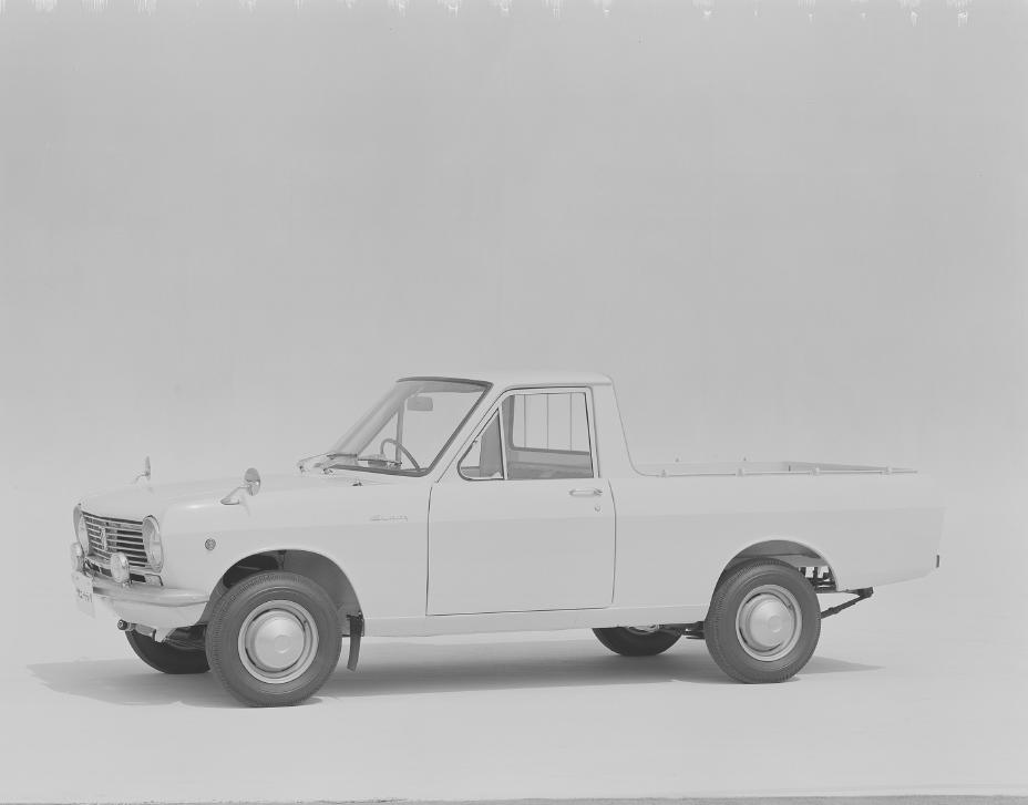 サニー1000 一部改良および新車種、サニー トラック発表