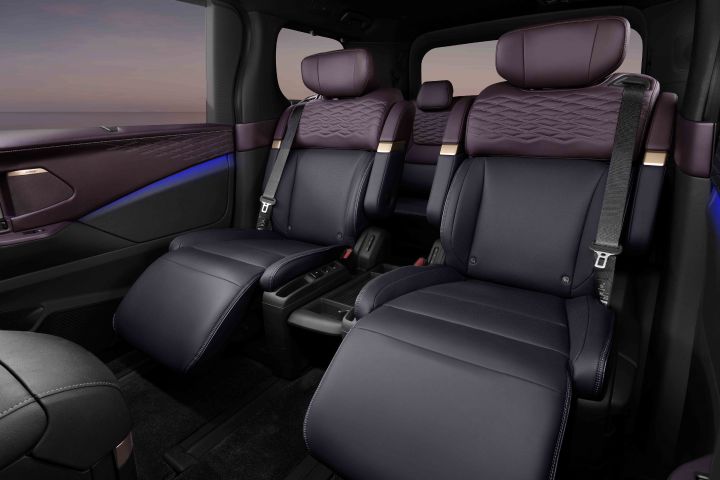 The rear seats of a Fuji-dawn-colored Elgrand are photographed from a different angle. The seat arrangement and part of the front interior are visible.