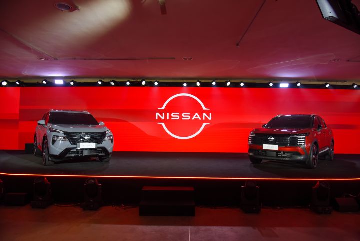 Nissan Xtrail e Nissan Kicks no palco do evento de apresentação mundial do Nissan Kait