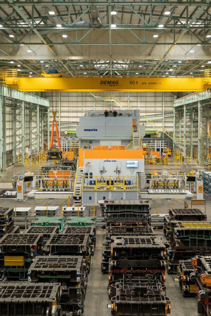 Die XL-Presse und der Werkzeugpark im Presswerk bei Nissan in Sunderland