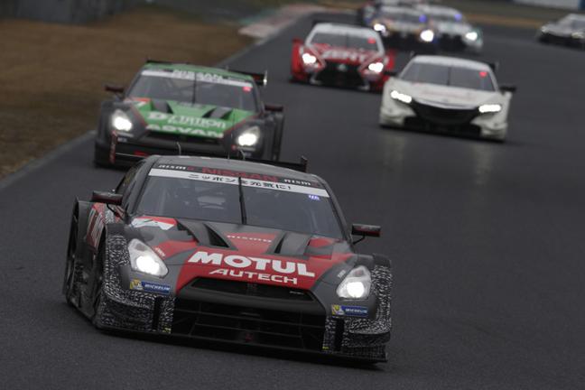 日産(NISMO)GT-R 2台 公式テストから快調な4台のNISSAN GT-R NISMO GT500に 開幕猛