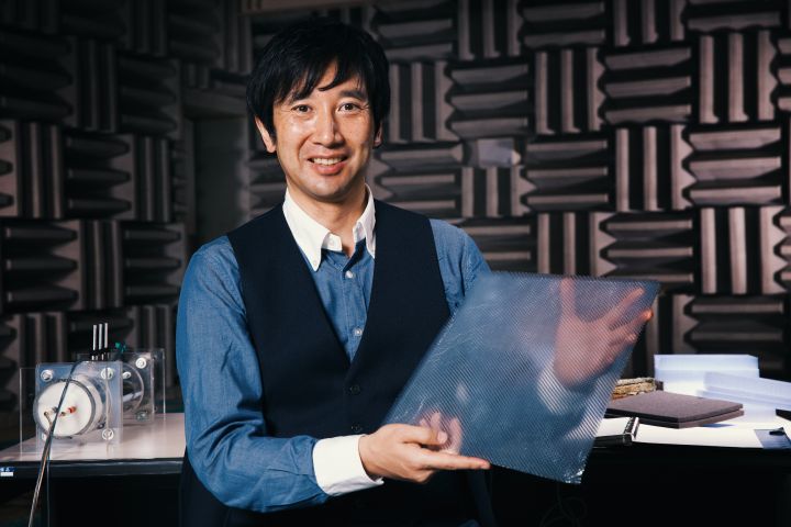 Nissan advanced material engineer Susumu Miura presenting some new material