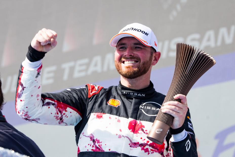 Oliver Rowland viert derde plek op het podium