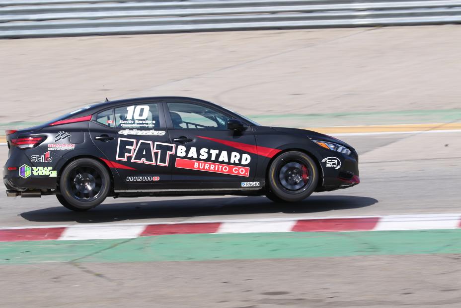 Maximum attack for Gavin Sanders, at the wheel of the Nissan Sentra 10