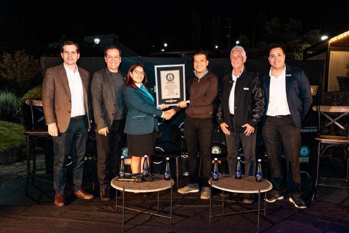 Qashqai e‑POWER vestigt Guinness World Record™ met een rit van 1.980 km in Colombia zonder tussentijds tanken uitreiking