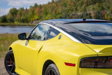 Vue arrière gauche de l’arrière du Nissan Z 2023.