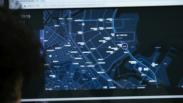 「Easy Ride」をご利用のお客さまに安心して乗車していただくため、走行中の車両の位置や状態をリアルタイムで把握することが可能な遠隔管制センターを設置しました。