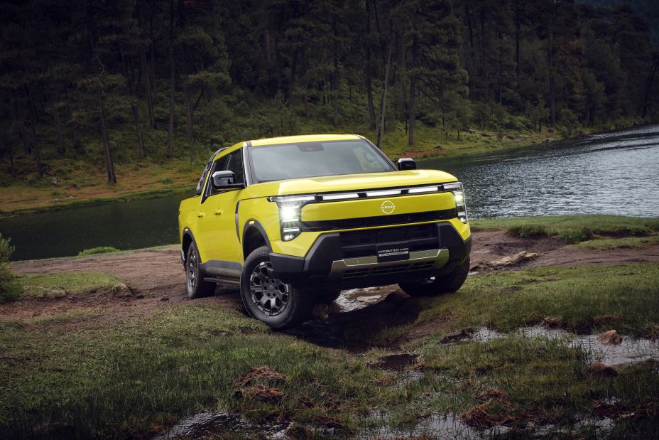Nissan debuts the Frontier Pro PHEV globally in Mexico.