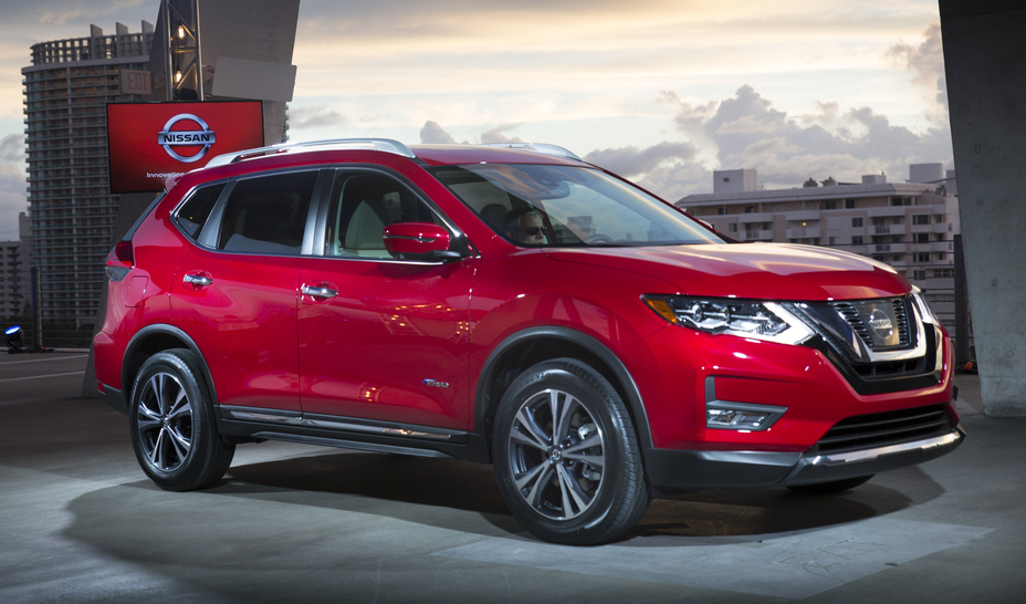 Nissan continues “Year of the Truck” momentum with world debut of new 2017 Nissan Rogue at Miami Auto Show