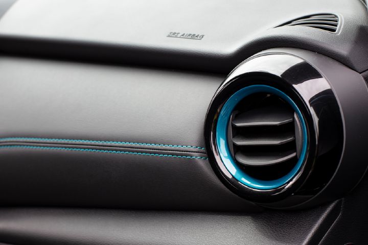 Saída de ar ao lado do motorista com detalhe na cor azul da série especial
