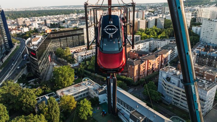 Top view of the Qashqai about to be launched from the platform overlooking the buildings in the background.