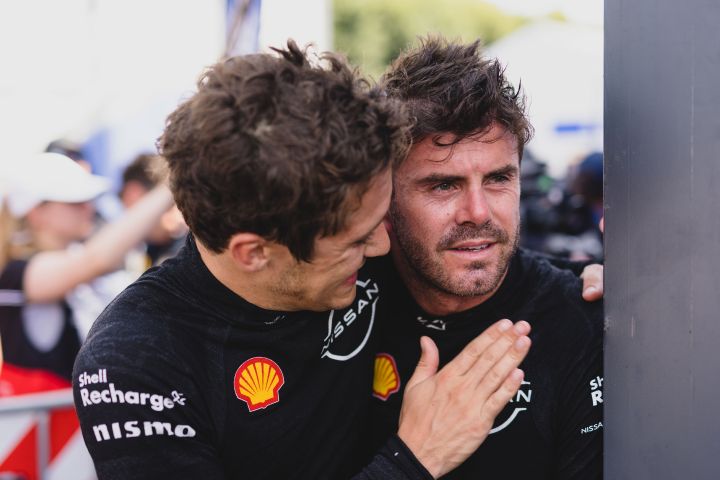 Les pilotes de Formule E de Nissan font la fête.
