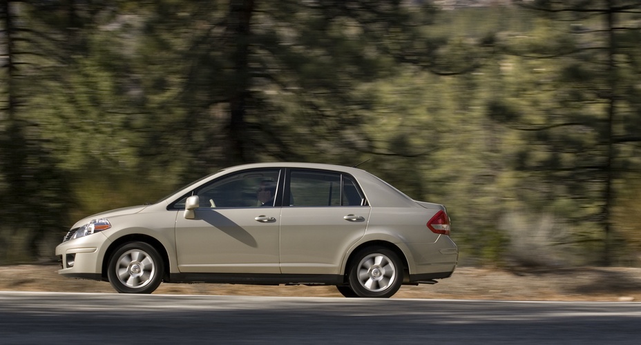 2009 Nissan Versa Hatchback and Sedan Press Kit