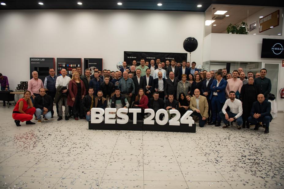 una foto de Empleados del Grupo ROFER con el Nissan Global Award