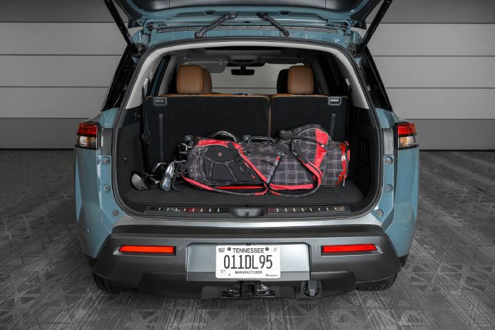 A golf club bag in the trunk of the 2026 Nissan Pathfinder.