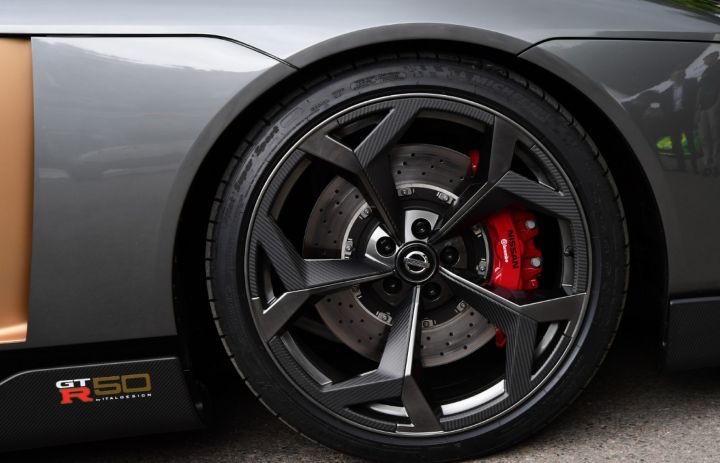 Close up of a wheel on a 2020 GT‑R-5-