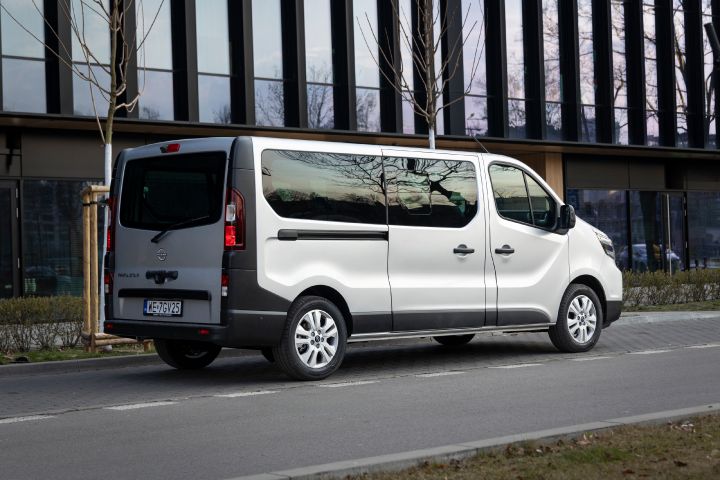 Ujęcie statyczne tyłu nadwozia Nissan Primastar LCV